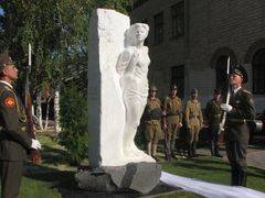 Памятник Зои Космодемьянский в Волгограде